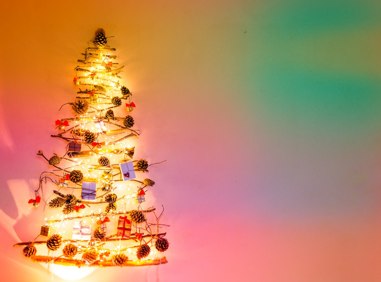 Et si vous fabriquiez votre propre sapin avec de la récup ?