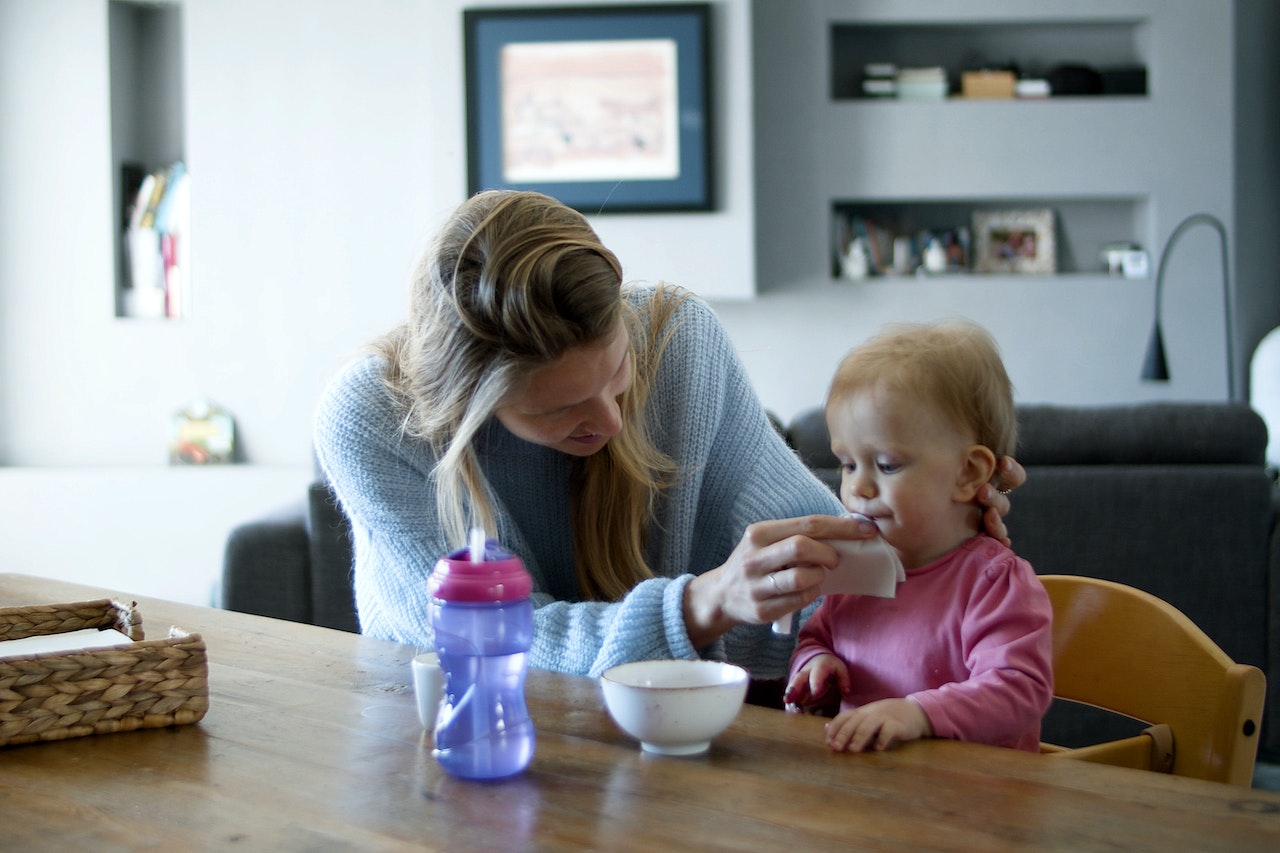 Simplifiez votre vie de maman : Astuces ingénieuses pour une garde d’enfant efficace