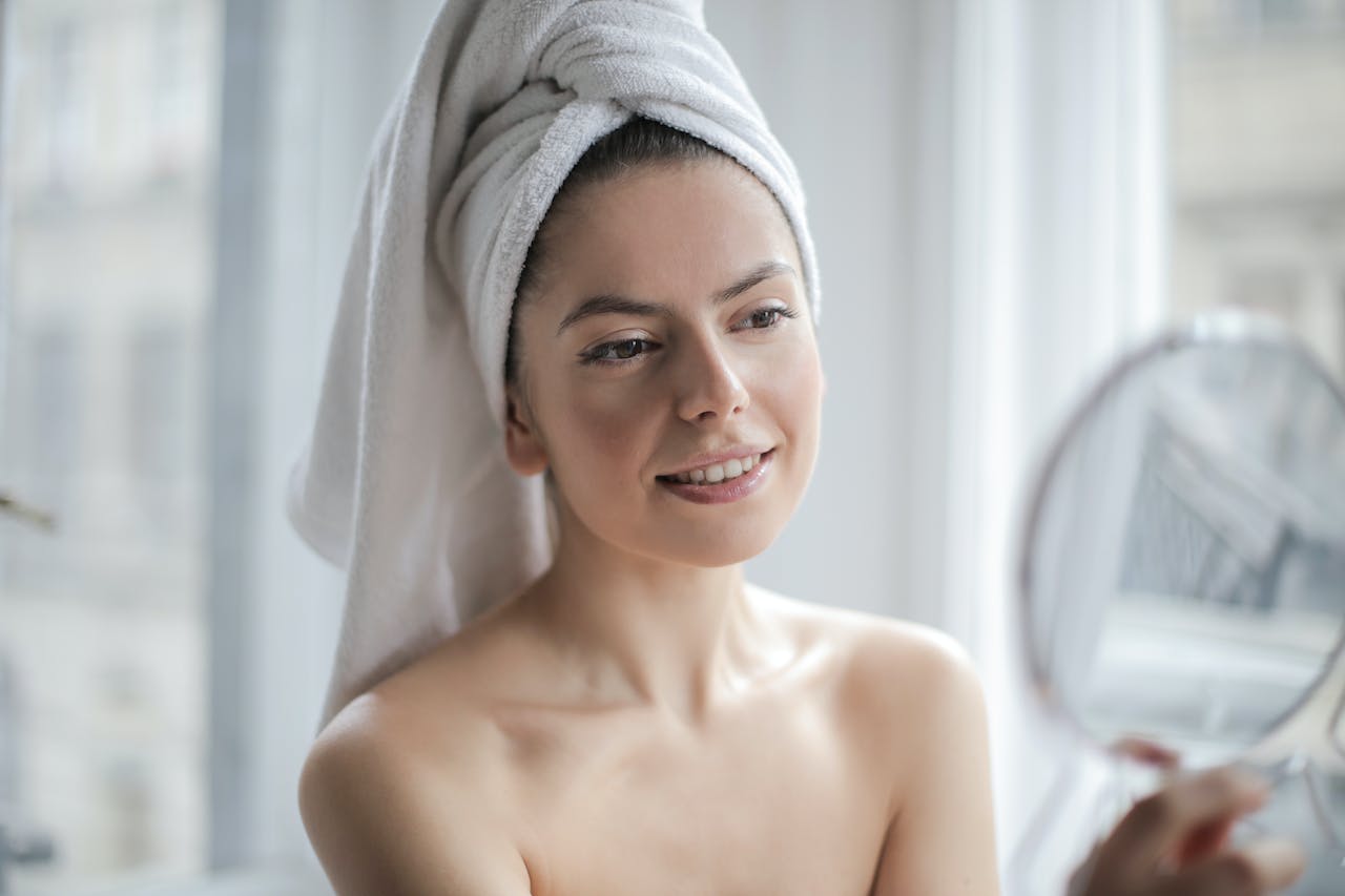 Astuces simples pour une peau radieuse en suivant cette routine beauté maison